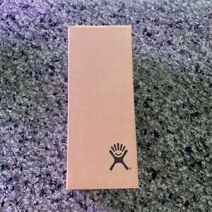 NEVER BEEN ISED BRAND NEW Hydroflask